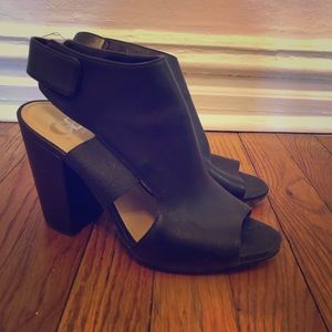 GB Gianni Bini black leather heels